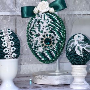 Emerald Green Pearls Easter Eggs, Easter decorations, Vase Filler, Bridal Party